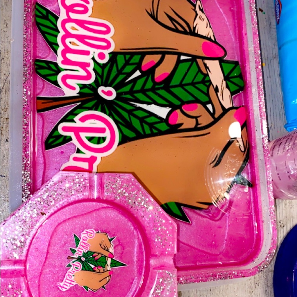 Ash and rolling tray sets